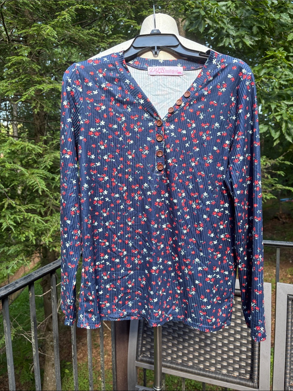 DY Boutique Navy Floral Button Henley Top sz L